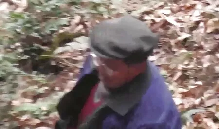 Na de vloek gratis korte seksfilms slikt een dunne vrouw met bruin haar een heerlijk zaadje in.