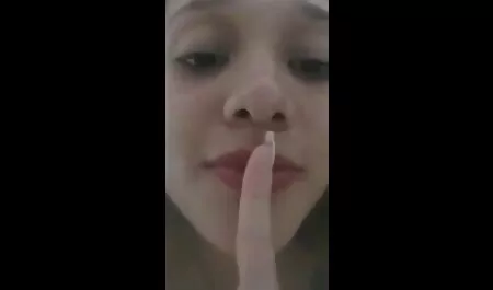Malt doodt een gratis lesbische seksfilms mooi meisje.