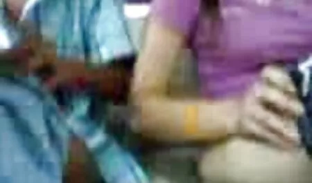 Sperma wordt direct in vintage seksfilms tevreden vriend gesplitst.