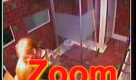Mijn moeder nam het kind mee met haar ondergoed en strafte ze. seksfilm gratis
