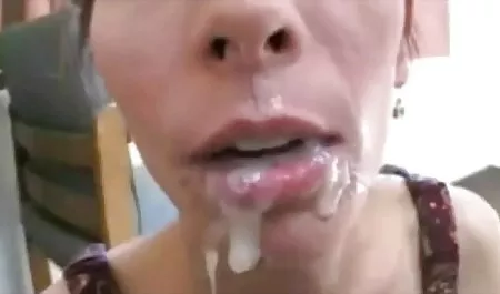 Het meisje stelt zich voor als een minnares gratis seksfilm 123 en straft de man.