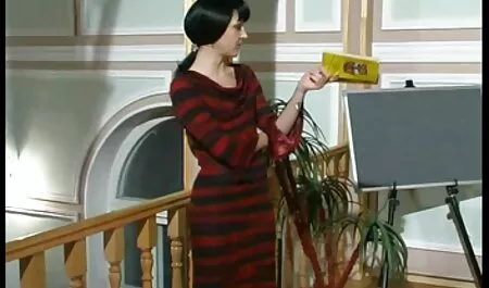 Mooi en flexibel meisje met een arabische seksfilms masterdiploma in gymnastiek