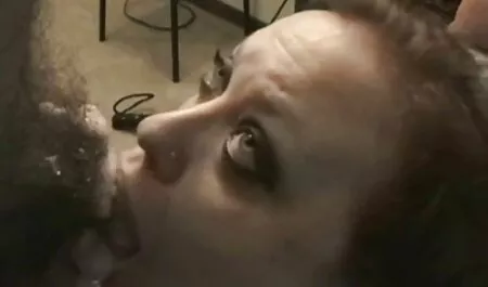 Aero kim holland seksfilms maakte een kaal gat na zijn tong en greep zijn borst.