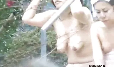 Een prachtige webvorm maakt gay seksfilms haar een gezonde dildo.
