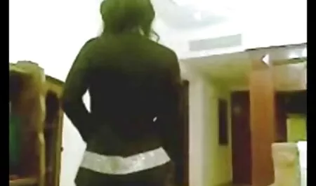 Ik lesbische seksfilm ben gestopt met het kijken naar een voetbalwedstrijd voor een man.