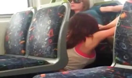Kont vult een wakker meisje met alleen mooie seksfilms sperma