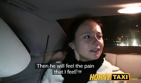 Het korte seksfilm meisje in de rode jurk vervloekte me.
