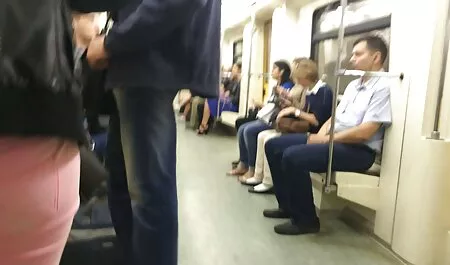 Terwijl seksfilm lesbisch ik in de lift liep, heb ik een teef geneukt.