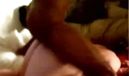 Het meisje vroeg met massage seksfilm klem om twee