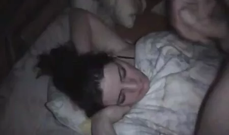 Meisjes vonden een vlaamse seksfilms borstel als een penis en plezier