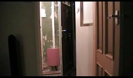 Mager erotische seksfilms met kleine schaamlippen