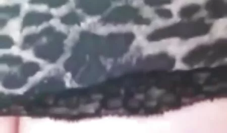 Meisje met hollandse seksfilms Bongacams die haar sappige poesje op onebcam krijgt