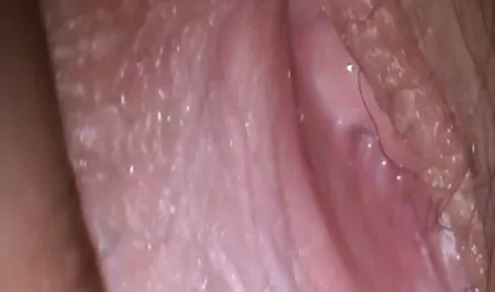 Eerst seksfilm 123 vielen de jongen onder de hete lul van het sanitair.