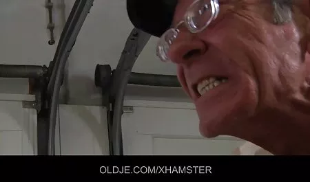 Stoute meid. seksfilms kijken