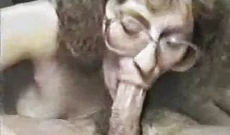 In verschillende posities neukt gratis lange seksfilmpjes Russische vriendin