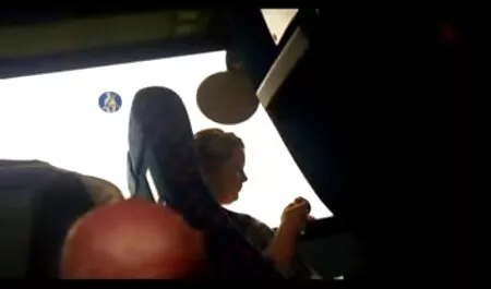 Harige jongen leert Julia om te zuigen en te neuken. seksfilms kijken