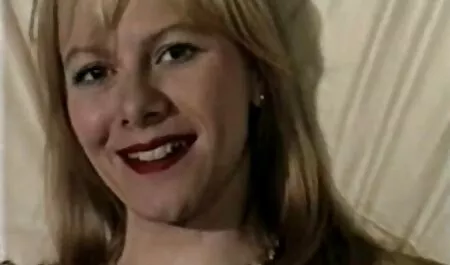 De vrouw nam het bevel over en vroeg erotische seksfilms om de vloek.