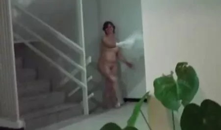 Helen Petrovich gratis seks film kijken zuigt.